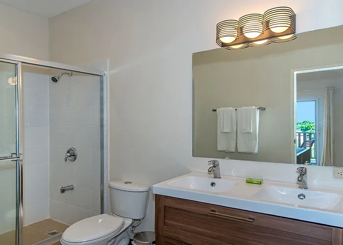 Nianna Coral Bay Deluxe Townhouse 1