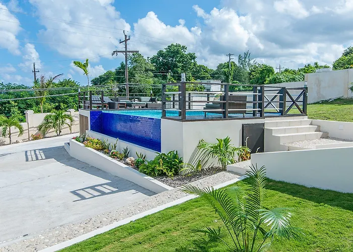 Nianna Coral Bay Deluxe Townhouse 1