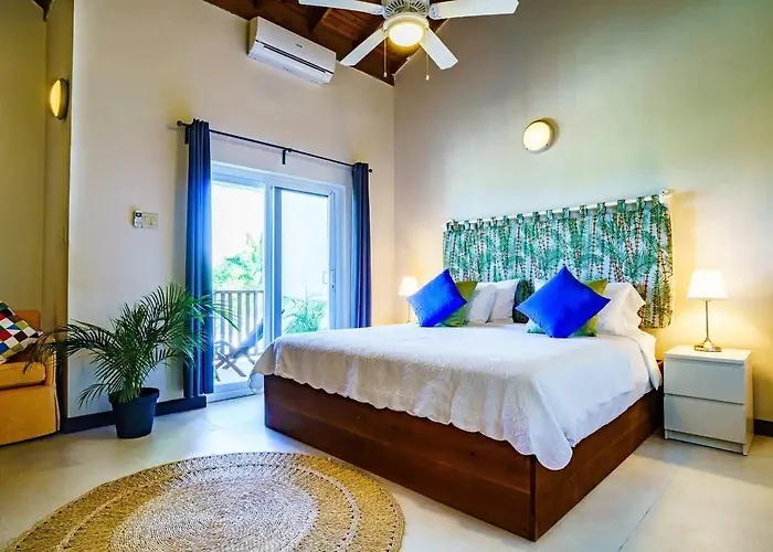 Nianna Coral Bay Deluxe Townhouse 1 *