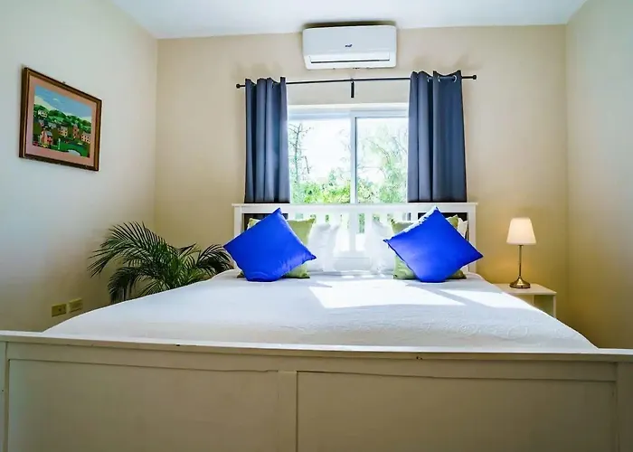Nianna Coral Bay Deluxe Townhouse 1 *